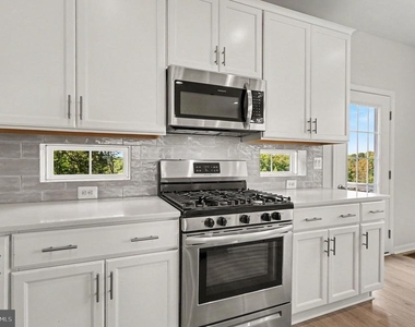 303 Sear Court - Photo Thumbnail 6