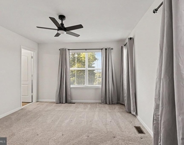 303 Sear Court - Photo Thumbnail 10