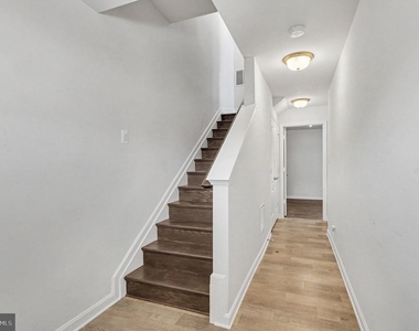 303 Sear Court - Photo Thumbnail 20