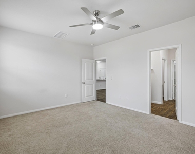 149 Mackinac Ln - Photo Thumbnail 12