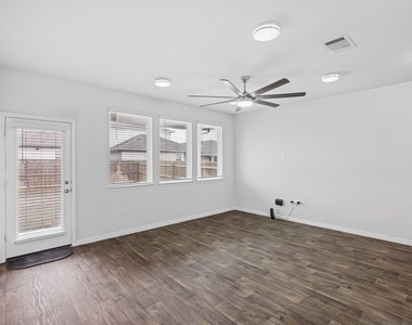 149 Mackinac Ln - Photo Thumbnail 4
