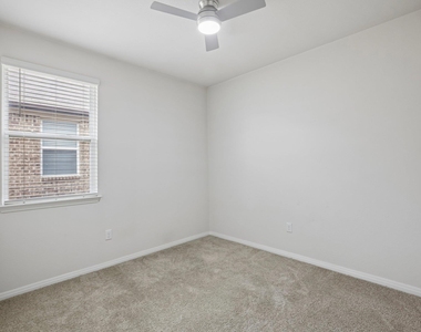 149 Mackinac Ln - Photo Thumbnail 16