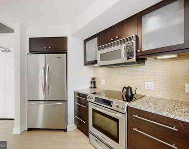 675 President Street - Photo Thumbnail 17