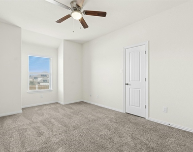 3132 Honey Peach Way - Photo Thumbnail 15