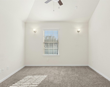3132 Honey Peach Way - Photo Thumbnail 14