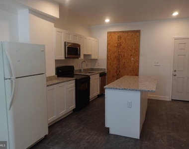2749 W Fairmount Avenue - Photo Thumbnail 4