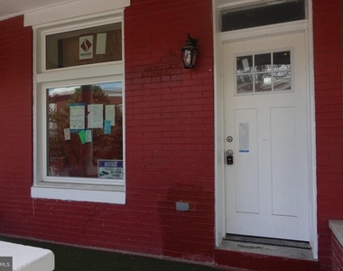 2749 W Fairmount Avenue - Photo Thumbnail 1