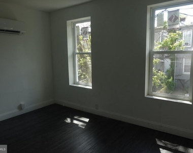 2749 W Fairmount Avenue - Photo Thumbnail 8