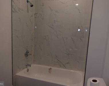 2749 W Fairmount Avenue - Photo Thumbnail 10