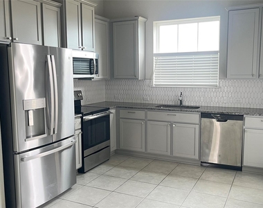 1015 Vista View Dr - Photo Thumbnail 5