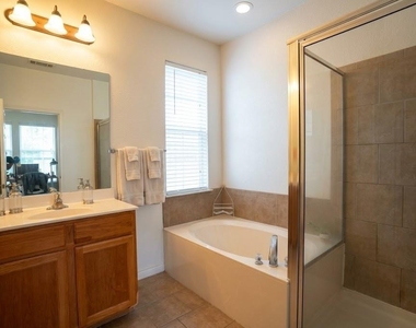 712 Franklin Blvd - Photo Thumbnail 2