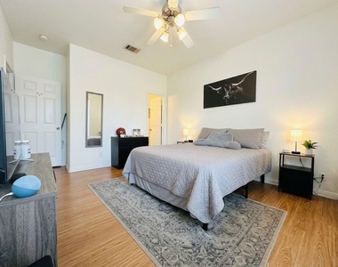 712 Franklin Blvd - Photo Thumbnail 5
