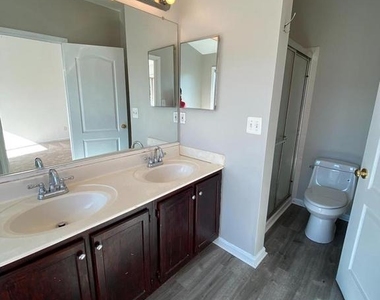 1727 Wood Carriage Way - Photo Thumbnail 16