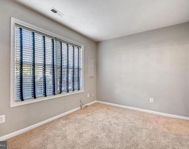 1727 Wood Carriage Way - Photo Thumbnail 12
