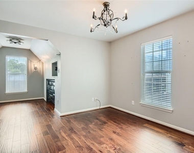 612 Blanco St - Photo Thumbnail 3