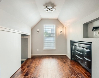 612 Blanco St - Photo Thumbnail 6