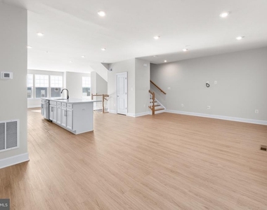 8373 Meadowood Drive - Photo Thumbnail 14