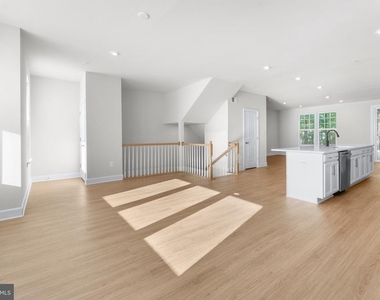 8373 Meadowood Drive - Photo Thumbnail 9