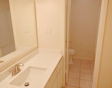 3319 Dolphin Dr - Photo Thumbnail 17
