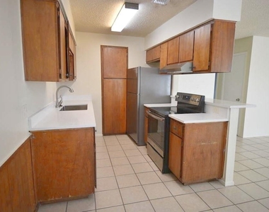 3319 Dolphin Dr - Photo Thumbnail 4