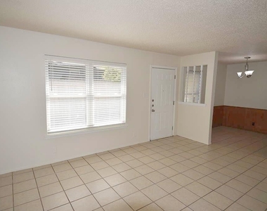 3319 Dolphin Dr - Photo Thumbnail 10