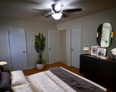 3319 Dolphin Dr - Photo Thumbnail 11
