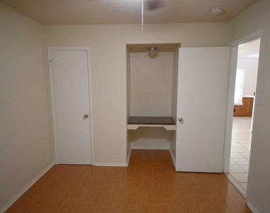 3319 Dolphin Dr - Photo Thumbnail 13