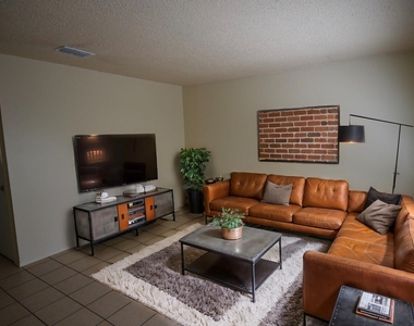 3319 Dolphin Dr - Photo Thumbnail 2
