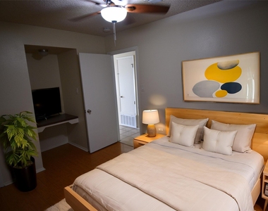 3319 Dolphin Dr - Photo Thumbnail 14