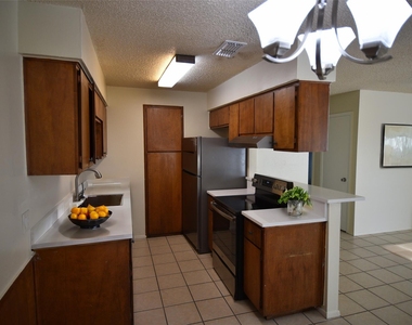 3319 Dolphin Dr - Photo Thumbnail 3