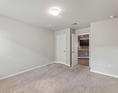 117 Freedom Park Ave - Photo Thumbnail 21