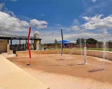 117 Freedom Park Ave - Photo Thumbnail 29