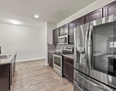 117 Freedom Park Ave - Photo Thumbnail 9