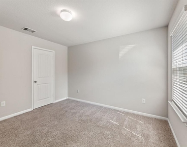 117 Freedom Park Ave - Photo Thumbnail 20