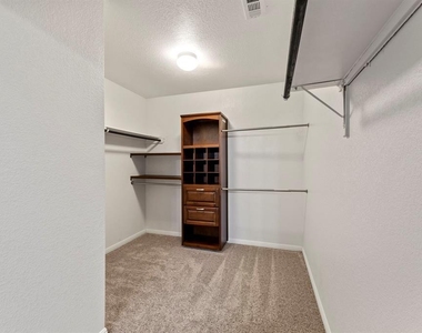 117 Freedom Park Ave - Photo Thumbnail 18