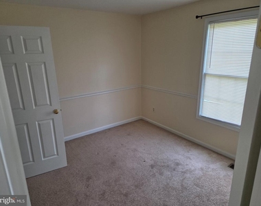 131 Attic Court - Photo Thumbnail 4