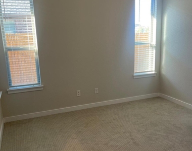 2500 Forest Creek Dr - Photo Thumbnail 21