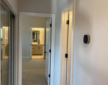 2500 Forest Creek Dr - Photo Thumbnail 9