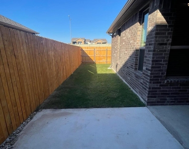 2500 Forest Creek Dr - Photo Thumbnail 14