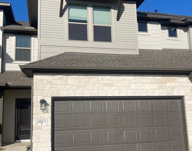 2500 Forest Creek Dr - Photo Thumbnail 1