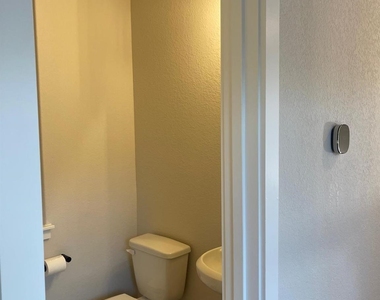 2500 Forest Creek Dr - Photo Thumbnail 11