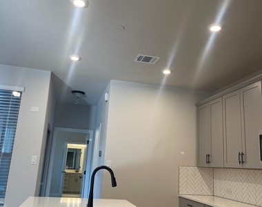 2500 Forest Creek Dr - Photo Thumbnail 10