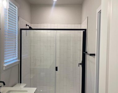 2500 Forest Creek Dr - Photo Thumbnail 19