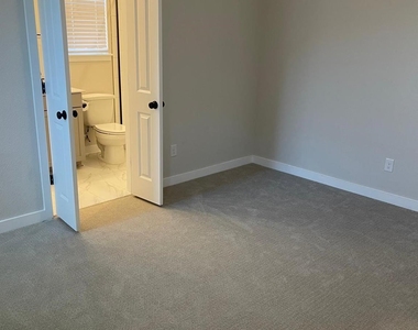 2500 Forest Creek Dr - Photo Thumbnail 16