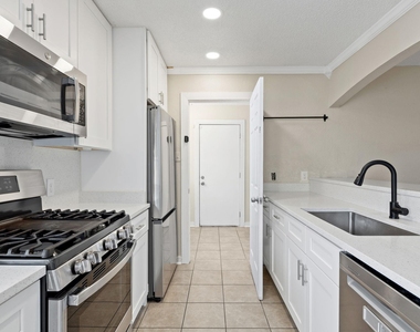 2401 Lasso Dr - Photo Thumbnail 14