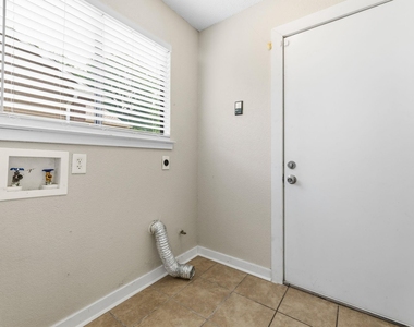 2401 Lasso Dr - Photo Thumbnail 18