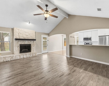 2401 Lasso Dr - Photo Thumbnail 6