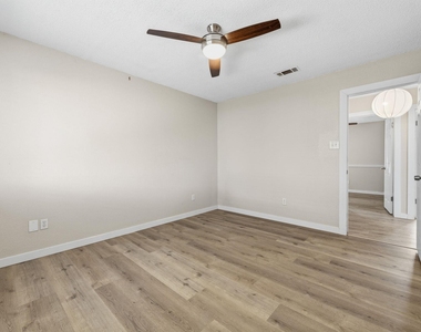 2401 Lasso Dr - Photo Thumbnail 22