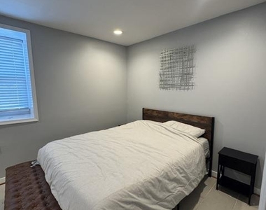 37 T Street Ne - Photo Thumbnail 8