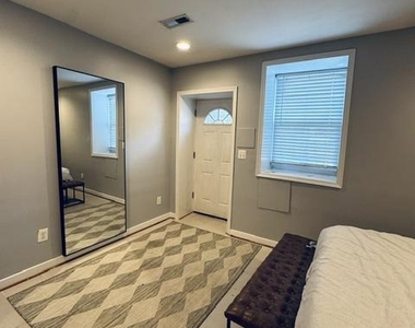 37 T Street Ne - Photo Thumbnail 9